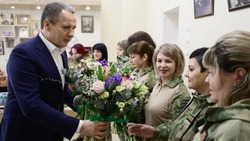 Вячеслав Гладков с наступающим праздником 8 Марта участниц территориальной самообороны