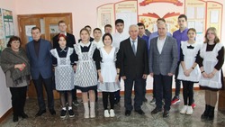 Общественные деятели Андрей Кулабухов и Иван Кулабухов встретились с учениками Подолешенской школы
