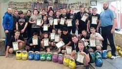 Новогодний турнир по гиревому спорту прошёл в Прохоровском ЦКР «Созвездие»