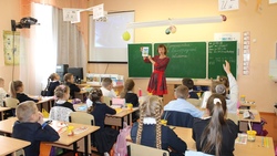 Сотрудники библиотеки Николая Рыжкова побывали в Прохоровской гимназии с серией книг