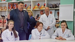 Главврач ЦРБ провёл открытый урок в медицинском классе Прохоровской гимназии