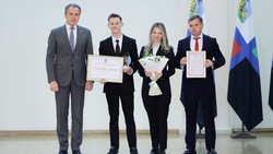 Вячеслав Гладков отметил 50 лауреатов губернаторскими стипендиями за допобразование и волонтерство
