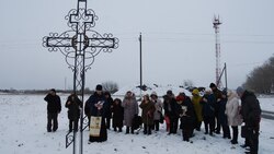 Священник Николай Кашин освятили поклонный крест в Шаховском сельском поселении