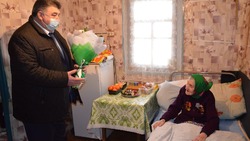 Сергей Канищев поздравил со 100-летием ветерана Татьяну Кузьминичну Ильгову