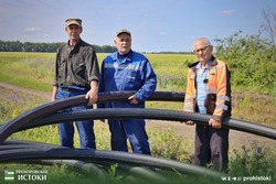 Сотрудники ГУП «Прохоровский Водоканал» завершают устройство трубопровода в хуторе Грушки