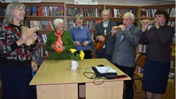 Участники клуба «Надежда» попытались разгадать секреты музыкотерапии в Прохоровской библиотеке