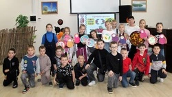 Сотрудники библиотеки Н.И. Рыжкова провели фольклорный праздник «Промыслы России»