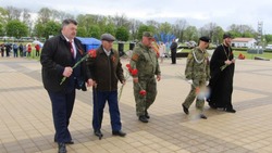 Прохоровцы возложили живые цветы к мемориалу Победы – Звоннице