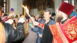 Честь доставить Благодатный огонь на Белгородчину выпала двум многодетным мамам
