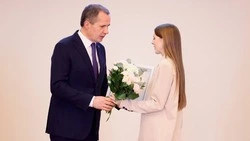 Вячеслав Гладков рассказал о вручении губернаторских стипендий школьникам в номинации «Образование»