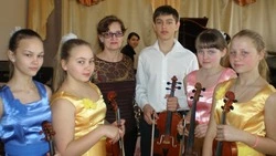 Ветеран педагогического труда Прохоровской ДШИ Елена Коренева отметила почётный юбилей