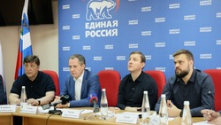 Вячеслав Гладков обсудил с Андреем Турчаком помощь пострадавшим от обстрелов переселенцам 