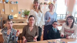 Воспитанники прохоровского Детско-юношеского центра сделали своими руками ёлочные игрушки