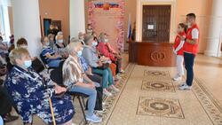 Белгородские медики-волонтёры разъяснили прохоровским пенсионерам тонкости вакцинации
