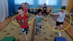 Радьковские дети закрепили свои спортивные навыки через эстафеты и другие состязания