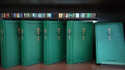 Две прохоровские библиотеки получили исторические книги с подписью Президента России