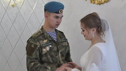 Мобилизованный и его невеста сыграли свадьбу в Прохоровском ЗАГСе