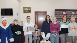 Сотрудники библиотеки Н.И. Рыжкова провели квест «В поисках новогодних подарков»