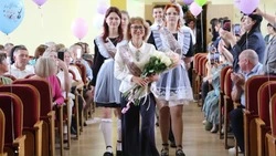 Выпускники Прохоровской гимназии простились со школьной порой