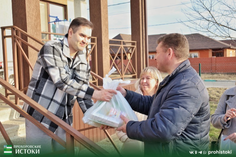 Временно переселённые в Прохоровский район грайворонцы начали получать продуктовые и бытовые наборы