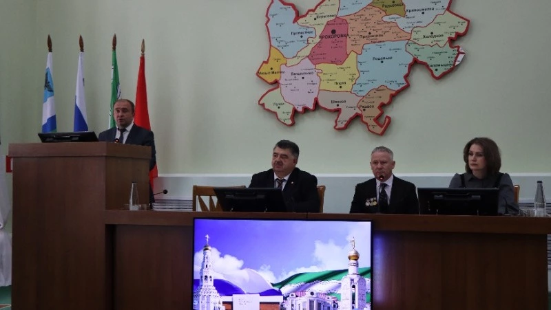 Исполняющий обязанности главы муниципалитета Антон Кулев был представлен прохоровским депутатам
