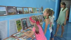 Выставка фотографий «Поэзия русской деревни» открылась в Центре молодёжных инициатив