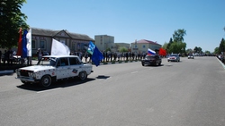 Сотрудники ЦМИ «Мир» пригласили прохоровцев поучаствовать в автопробеге 9 мая