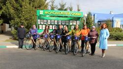 18 прохоровских соцработников получили велосипеды благодаря партийному проекту