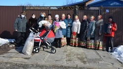 Прохоровская семья Нурадиновых стала обладательницей двухместной коляски для своих двойняшек