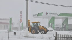 Коммунальщики и поселения Прохоровского района задействовали всю технику для уборки снега