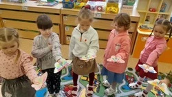 Воспитанники «Академии творчества» ДЮЦ района познакомились с понятием «Зеркальная симметрия»