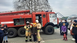 Прохоровские гимназисты познакомились с работой спасателей-пожарников