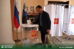 Избирательный участок №582 открыл свои двери и уже принимает первых голосующих прохоровцев 