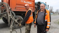 Сотрудники компании «БелЗНАК» начали сезон ремонта дорог в Прохоровском районе