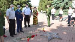 Прохоровцы возложили венки к братской могиле в День памяти и скорби