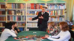 Василий Журахов провёл патриотическую встречу с воспитанницами детского дома в Прохоровке