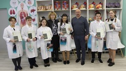 Выпускники медкласса Прохоровской гимназии получили документы о завершении обучения