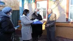 Сотрудники прохоровской соцзащиты поздравили жителя Сеймицы с 90-летием