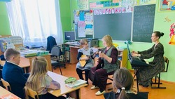 Музыканты ДШИ провели концерт «Музыкальное бюро» для прохоровских школьников