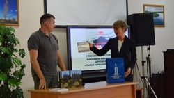 Библиотека Николая Рыжкова в Прохоровке пополнилась новой книгой «Танки Тульской области»