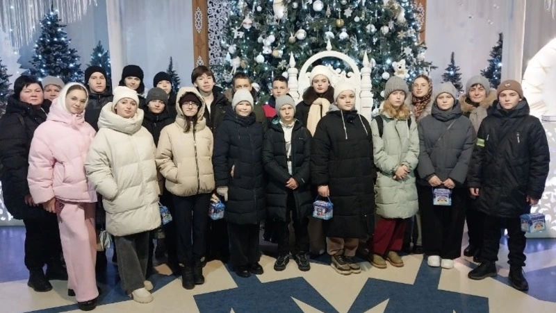 Прохоровские ребята из многодетных семей и дети участников СВО отправились в новогодний рейс