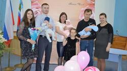 Три прохоровских семьи получили в подарок телевизоры в рамках акции «Первенец месяца»