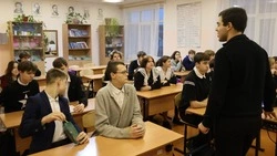 Сотрудники ЦМИ «МИР» провели интеллектуальную игру «Закон справедливости» в Прохоровской гимназии