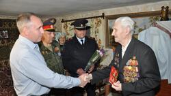 Представители полиции и общественного совета поздравили ветеранов с Днём Победы