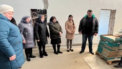 Члены партии «Единая Россия» и родители учеников проверили ход ремонта Журавской школы