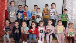 Сотрудники библиотеки Николая Рыжкова побывали в детском саду №4 «Берёзка» с игрушками