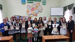 Церемония награждения победителей конкурсов по избирательной тематике прошла в Прохоровке
