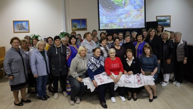 Члены женсовета Прохоровского района встретились в зале библиотеки Николая Рыжкова