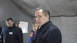 Вячеслав Гладков посетил ПВР для мирных жителей из ЛДНР и Украины на территории АСК «Вираж»