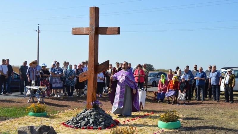 Жители села Сетное Прохоровского района установили Поклонный крест